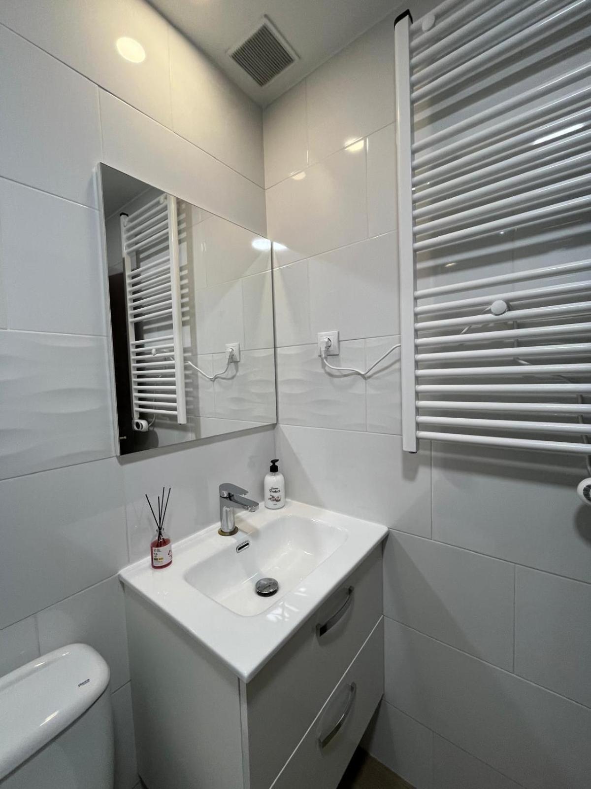 Apartamento Mercurio- Barajas 1B Appartement Madrid Buitenkant foto